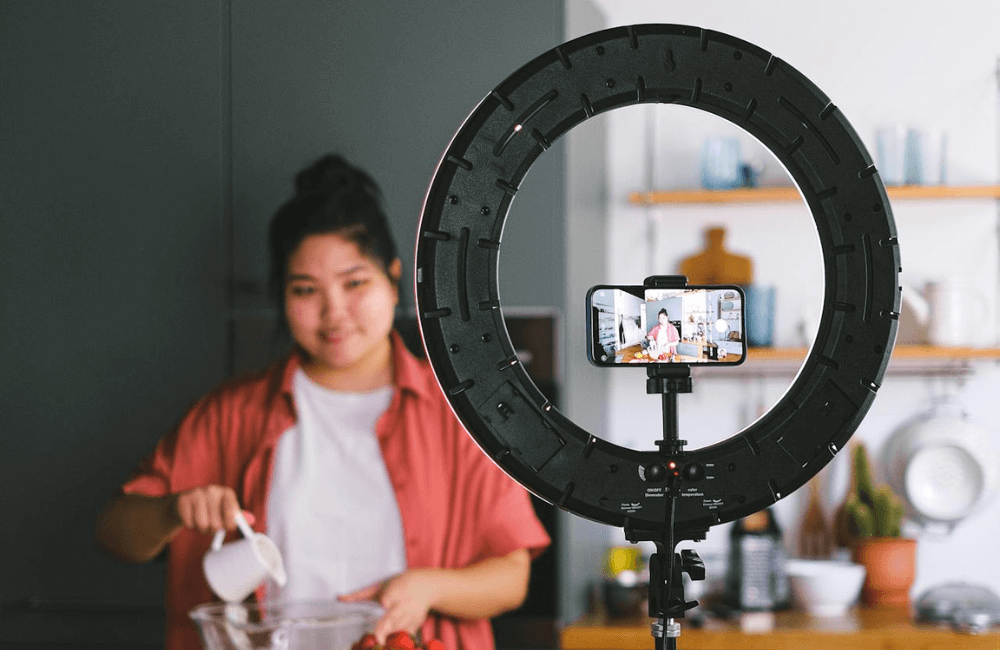 How to Create Scroll-stopping  YouTube Thumbnails  (+ Tips from Top Creators)