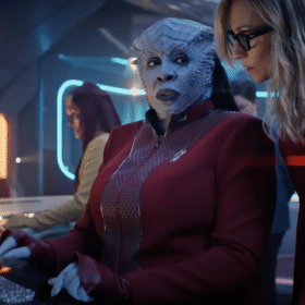 Star Trek: Starfleet Academy’s Captain Wears Glasses and That Matters